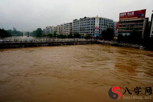 梦见发大洪水